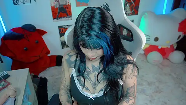 Snapshot of Deadly_Doll chatting on 06-29-26, 11:27 Deadly Doll online show from 06-29-26, 11:27