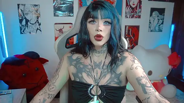 Snapshot of Deadly_Doll chatting on 07-12-26, 12:45 Deadly Doll online show from 07-12-26, 12:45