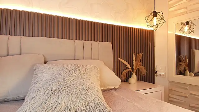 SHANONCLARK online show from 12-19-25, 09:00