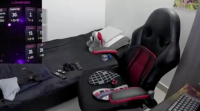 Snapshot of Aron_Baylor chatting on 02-20-25, 05:55 Aron Baylor online show from 02-20-25, 05:55