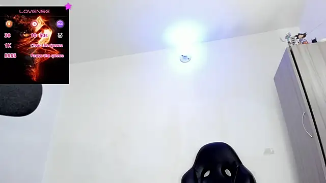 Snapshot of Aron_Baylor chatting on 11-12-25, 10:15 Aron Baylor online show from 11-12-25, 10:15