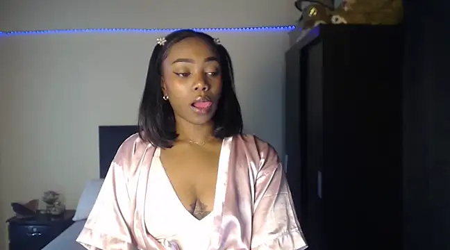 Snapshot of bhritany_brow chatting on 03-11-25, 02:54 bhritany brow online show from 03-11-25, 02:54