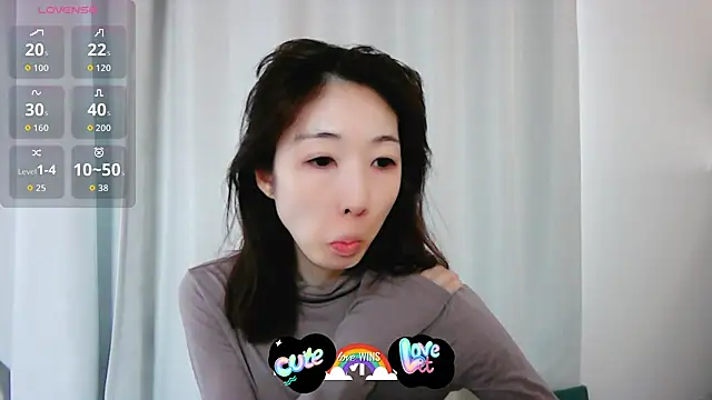 Snapshot of Love_me_Eri_ chatting on 10-20-25, 11:27 Love me Eri online show from 10-20-25, 11:27