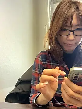 Love me Eri  online show from 12-22-25, 12:40