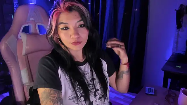annie walker6 online show from 05-26-26, 02:29