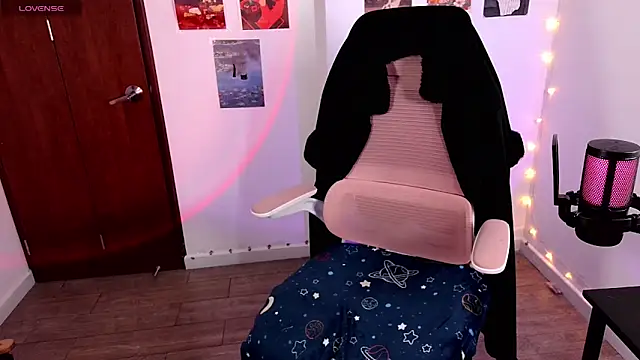 Snapshot of Ellie_Jhonson__ chatting on 05-05-26, 03:25 Ellie Jhonson online show from 05-05-26, 03:25