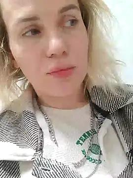 Snapshot of Linda_Gregory chatting on 01-22-25, 01:31 Linda Gregory online show from 01-22-25, 01:31