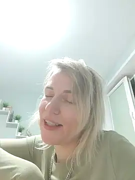 Snapshot of Linda_Gregory chatting on 02-09-25, 03:53 Linda Gregory online show from 02-09-25, 03:53