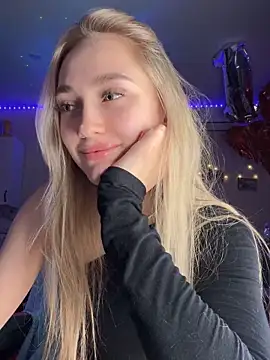 Good  Girl  online show from 12-15-25, 06:23