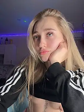 Good  Girl  online show from 12-17-25, 04:35