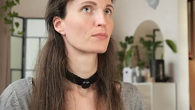 yulladao online show from 10-20-25, 04:18