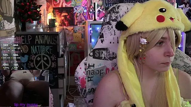 Snapshot of ShiroiFubuki chatting on 03-05-25, 10:22 ShiroiFubuki online show from 03-05-25, 10:22