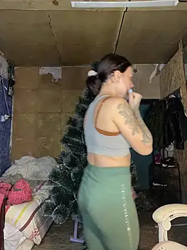 Snapshot of Jess_honey chatting on 12-17-24, 01:27 Jess honey online show from 12-17-24, 01:27