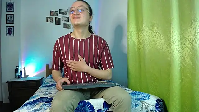 Snapshot of monkeywillwhite chatting on 11-09-25, 12:09 monkeywillwhite online show from 11-09-25, 12:09