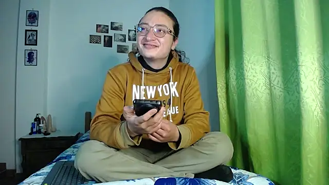 Snapshot of monkeywillwhite chatting on 11-14-25, 05:17 monkeywillwhite online show from 11-14-25, 05:17