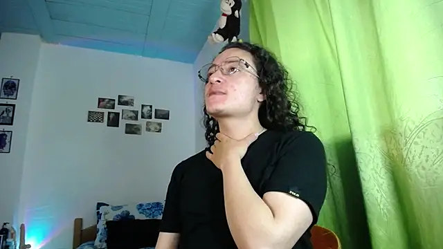 Snapshot of monkeywillwhite chatting on 11-16-25, 05:18 monkeywillwhite online show from 11-16-25, 05:18