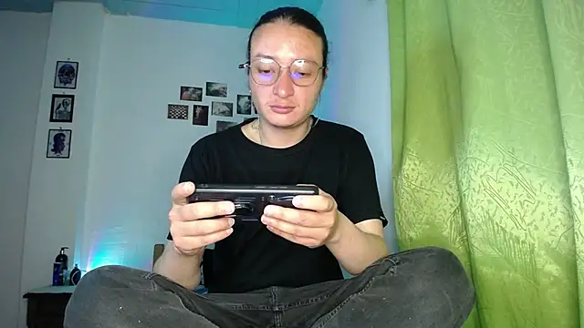 Snapshot of monkeywillwhite chatting on 11-28-25, 02:03 monkeywillwhite online show from 11-28-25, 02:03