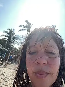 Snapshot of Bruja_lu chatting on 02-25-25, 07:47 Bruja lu online show from 02-25-25, 07:47