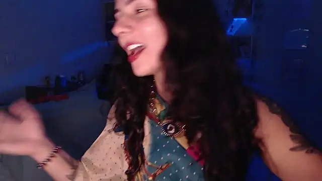 Snapshot of BeellyDance chatting on 06-16-26, 06:43 BeellyDance online show from 06-16-26, 06:43