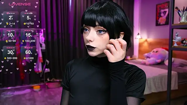 HolliWould  online show from 01-17-26, 05:56