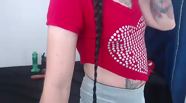 Snapshot of queenofwetqueens chatting on 12-16-24, 04:49 queenofwetqueens online show from 12-16-24, 04:49