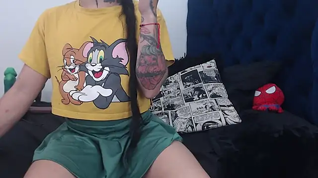 Snapshot of queenofwetqueens chatting on 12-17-24, 04:23 queenofwetqueens online show from 12-17-24, 04:23