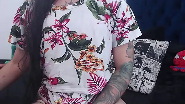 Snapshot of queenofwetqueens chatting on 12-18-24, 04:09 queenofwetqueens online show from 12-18-24, 04:09