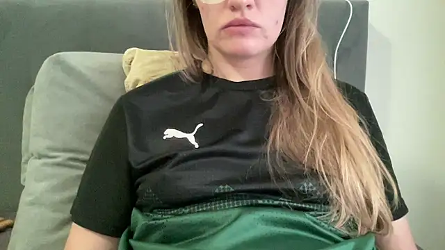 Snapshot of vanessa4you chatting on 10-03-25, 04:20 vanessa4you online show from 10-03-25, 04:20