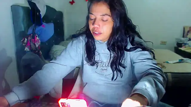 AmaraRoberts420 online show from 11-19-25, 01:27