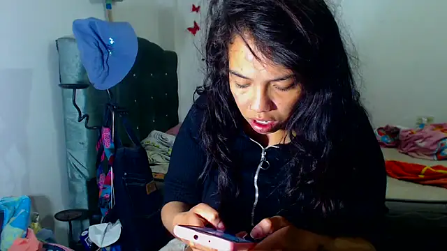 AmaraRoberts420 online show from 12-14-25, 04:45