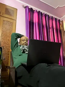 Snapshot of Dick_6inches chatting on 11-21-25, 05:50 Dick 6inches online show from 11-21-25, 05:50