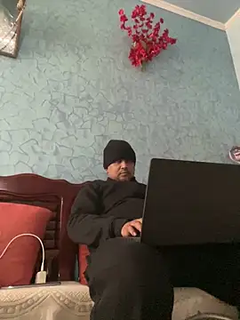 Dick 6inches online show from 12-20-25, 08:10