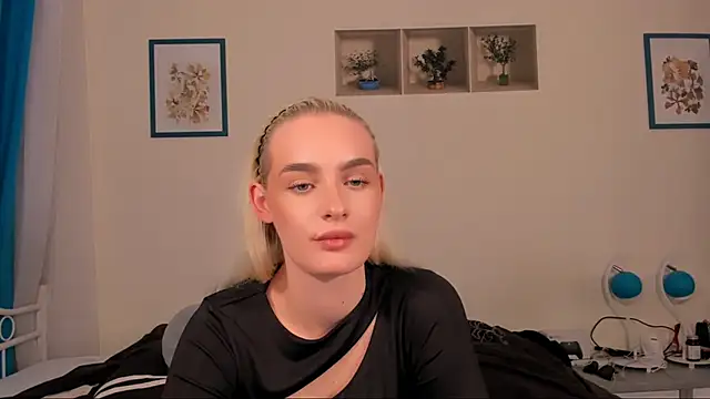 OliviaKisss online show from 04-15-26, 07:32