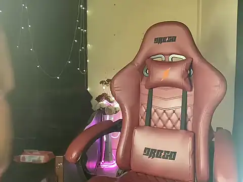 Snapshot of shanayaaa_1 chatting on 01-23-25, 09:39 shanayaaa 1 online show from 01-23-25, 09:39