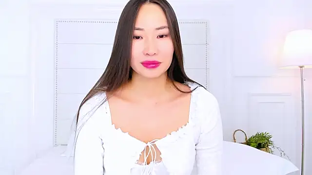 NaomiYuu online show from 11-21-25, 02:43