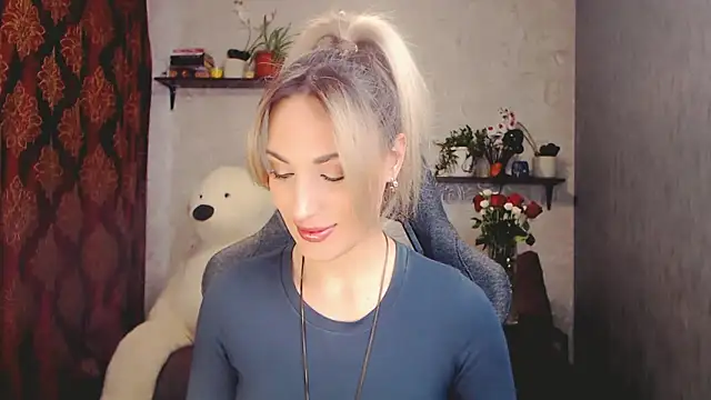 Snapshot of MillaXQueen chatting on 03-10-25, 09:53 MillaXQueen online show from 03-10-25, 09:53