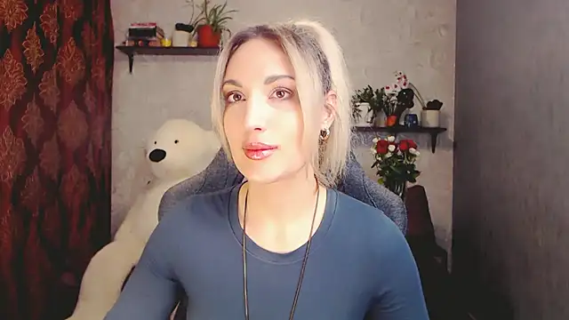 Snapshot of MillaXQueen chatting on 03-10-25, 02:16 MillaXQueen online show from 03-10-25, 02:16