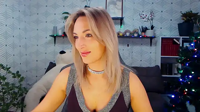 Snapshot of MillaXQueen chatting on 12-14-25, 07:25 MillaXQueen online show from 12-14-25, 07:25