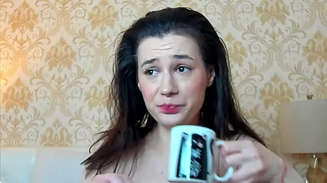 JuliaHunts online show from 04-06-26, 04:10