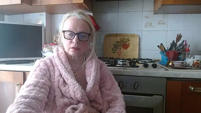 Snapshot of martachatte chatting on 06-13-26, 07:17 martachatte online show from 06-13-26, 07:17