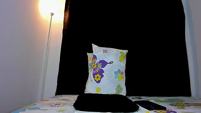 Snapshot of ice_grace chatting on 01-31-25, 11:45 ice grace online show from 01-31-25, 11:45