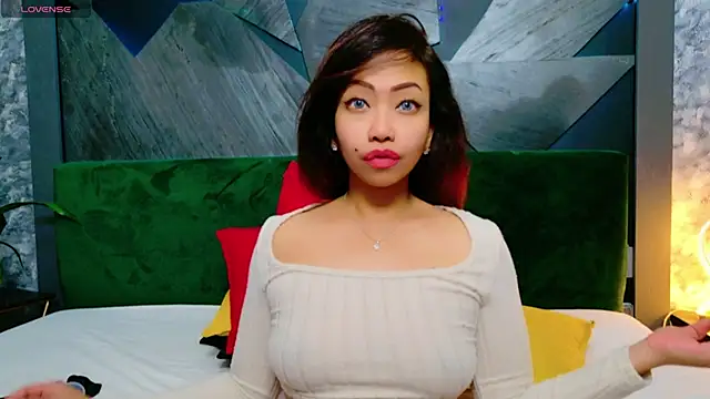 Snapshot of ElyaQuinn chatting on 01-14-25, 01:06 ElyaQuinn online show from 01-14-25, 01:06