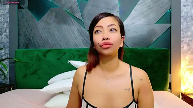 Snapshot of ElyaQuinn chatting on 01-19-25, 02:59 ElyaQuinn online show from 01-19-25, 02:59