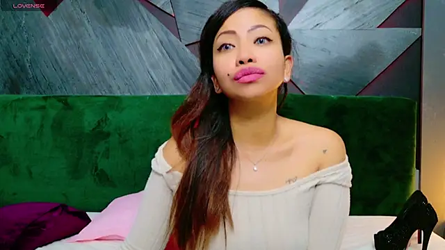 Snapshot of ElyaQuinn chatting on 02-02-25, 02:24 ElyaQuinn online show from 02-02-25, 02:24