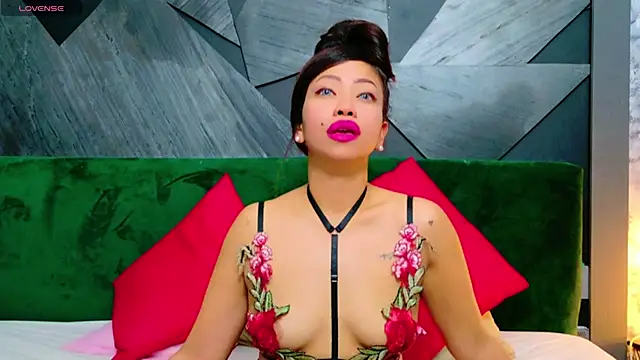 Snapshot of ElyaQuinn chatting on 02-21-25, 01:11 ElyaQuinn online show from 02-21-25, 01:11