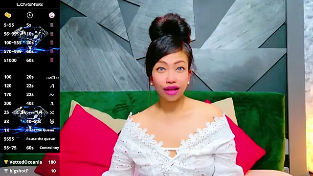 Snapshot of ElyaQuinn chatting on 03-08-25, 12:41 ElyaQuinn online show from 03-08-25, 12:41