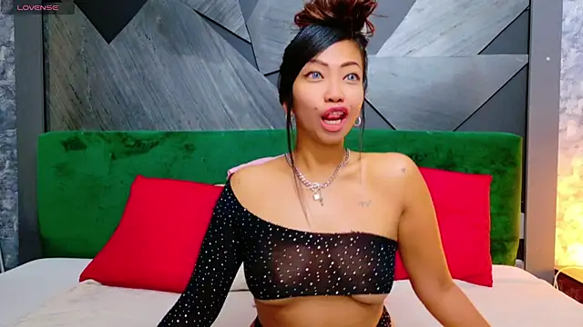 Snapshot of ElyaQuinn chatting on 09-25-25, 06:50 ElyaQuinn online show from 09-25-25, 06:50