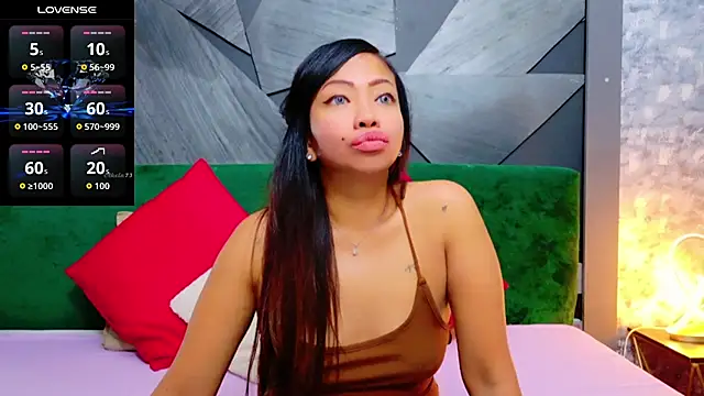 Snapshot of ElyaQuinn chatting on 10-16-25, 06:47 ElyaQuinn online show from 10-16-25, 06:47