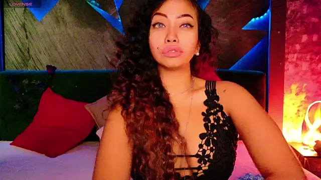 Snapshot of ElyaQuinn chatting on 11-25-25, 07:30 ElyaQuinn online show from 11-25-25, 07:30