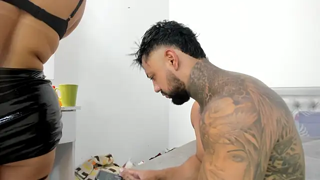 SEXXYLATINCOUPLE1 online show from 05-06-26, 10:20